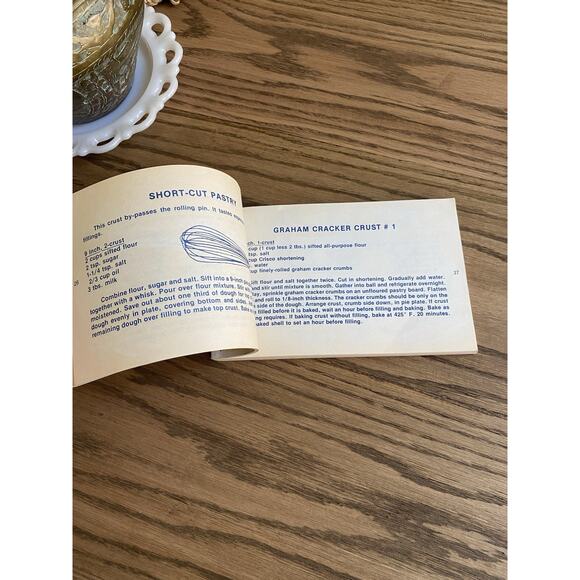 Vintage Cookbook 1978 Cakes and Pies Cookbook 2 in 1 Cookbook by Arlene Mueller - Picture 5 of 5